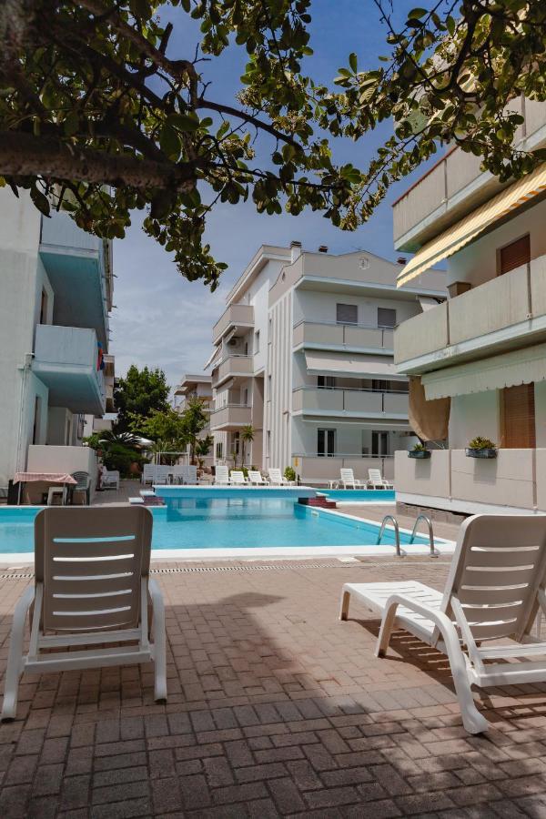 Holiday Club Residence Alba Adriatica Esterno foto