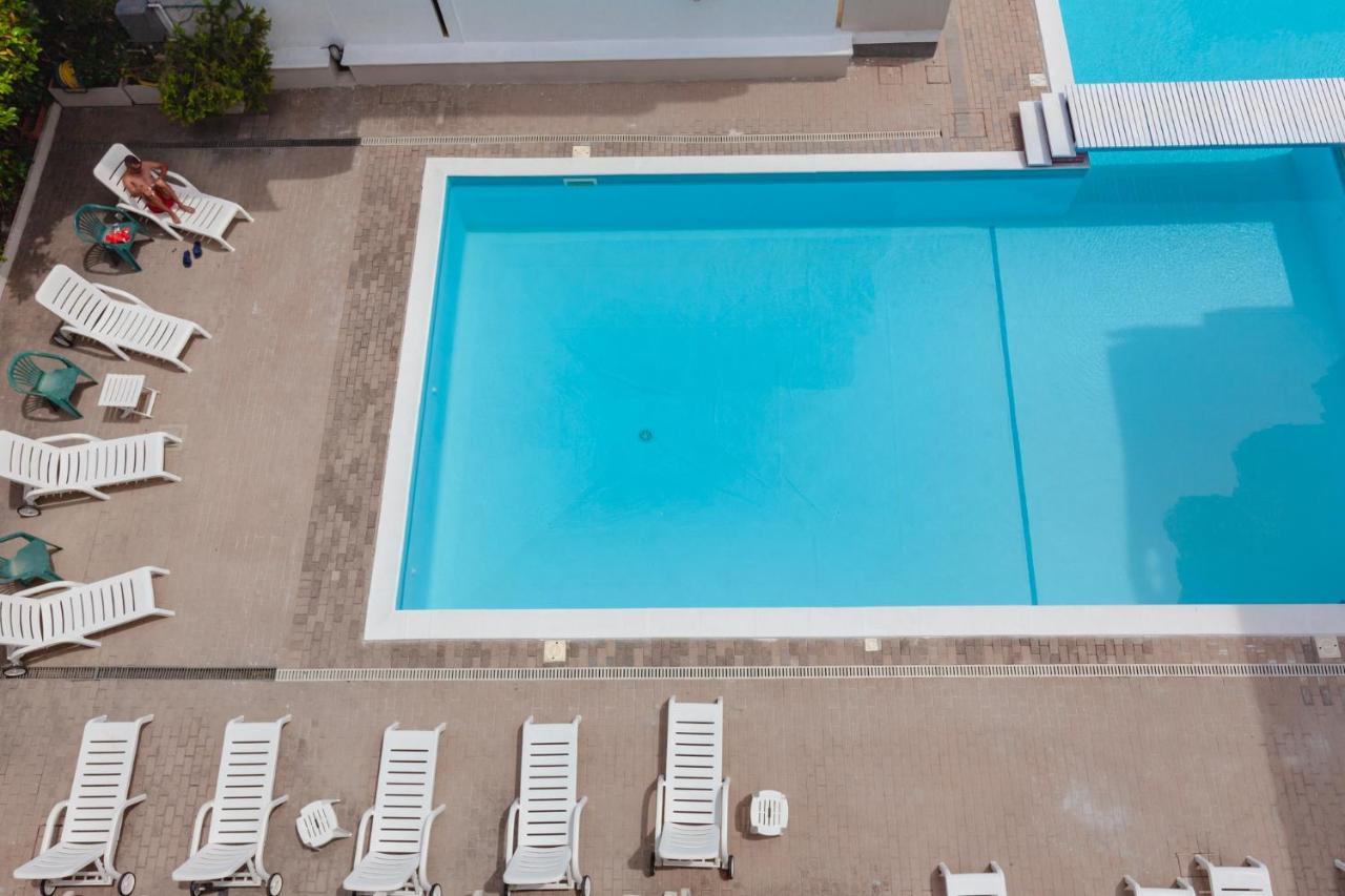 Holiday Club Residence Alba Adriatica Esterno foto
