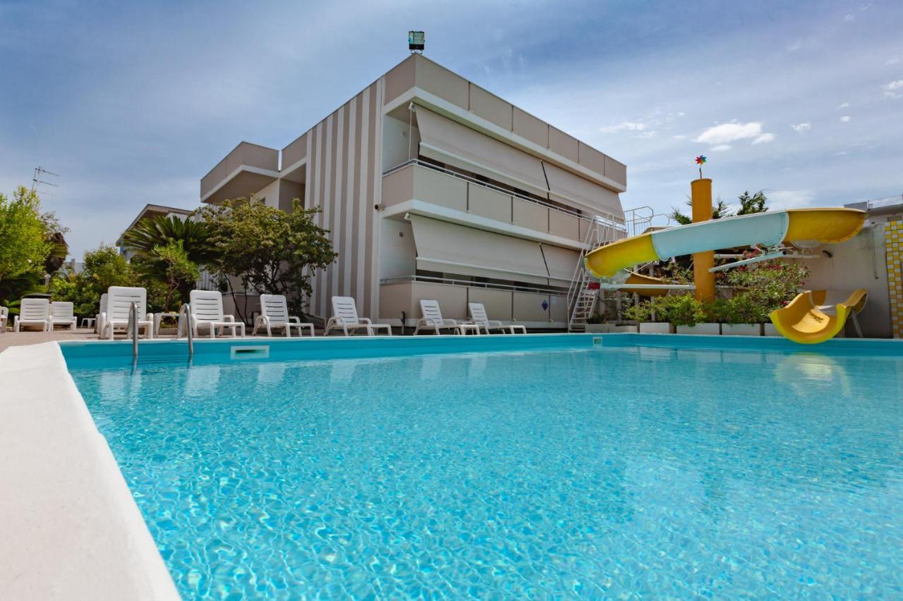 Holiday Club Residence Alba Adriatica Esterno foto