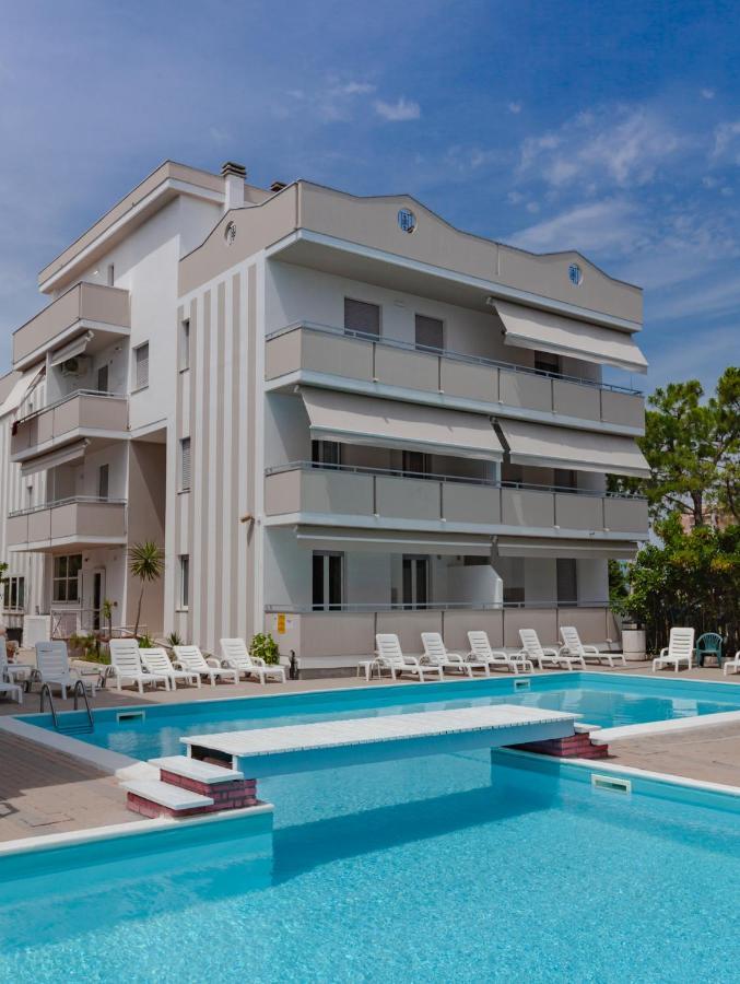 Holiday Club Residence Alba Adriatica Esterno foto