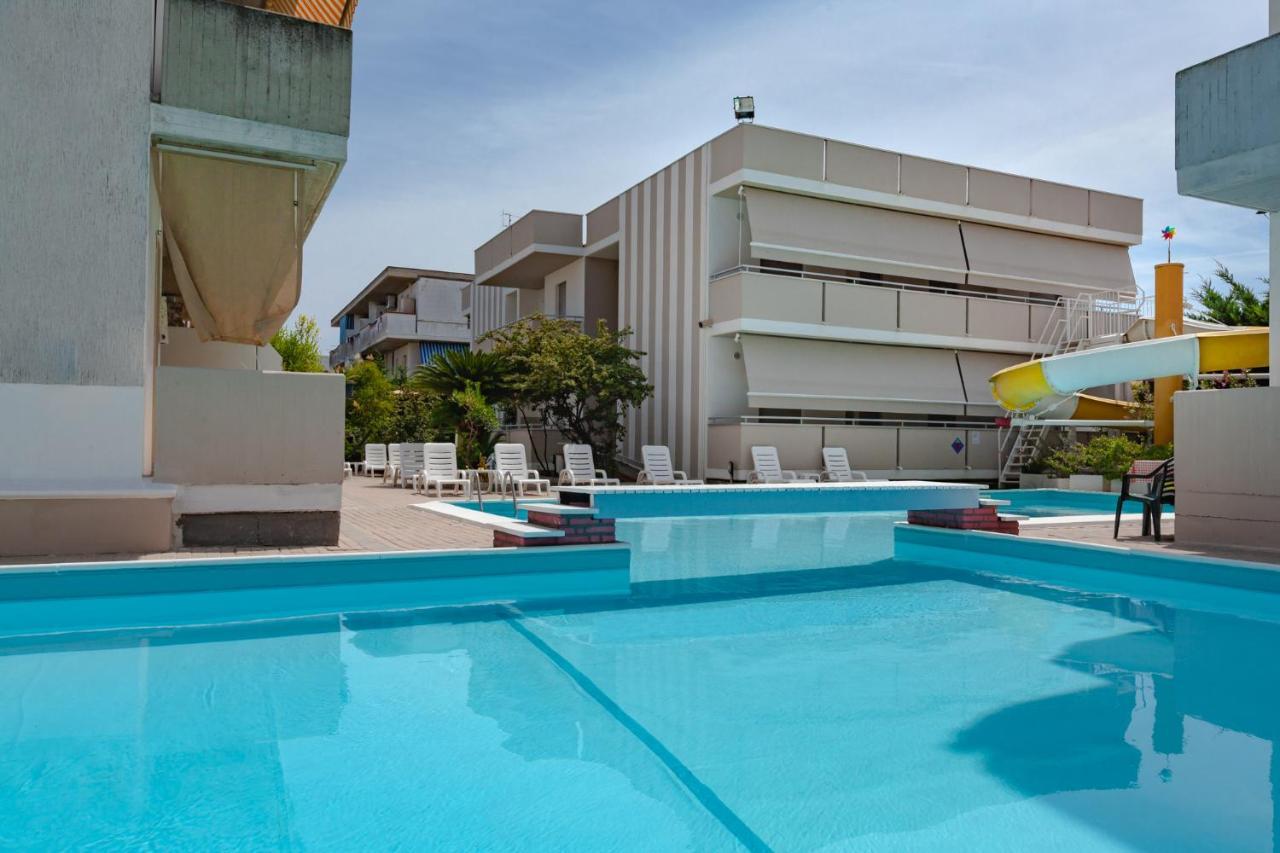 Holiday Club Residence Alba Adriatica Esterno foto