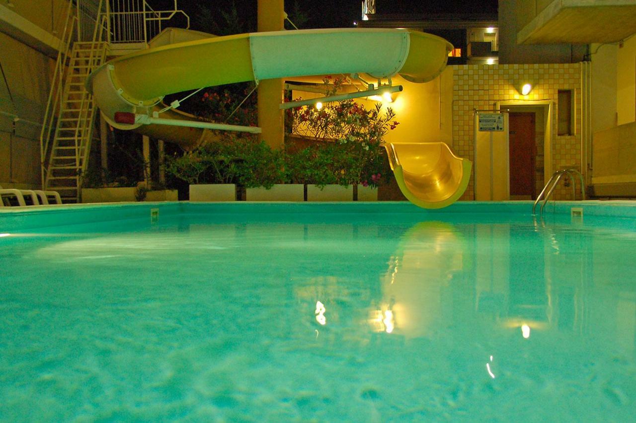 Holiday Club Residence Alba Adriatica Esterno foto
