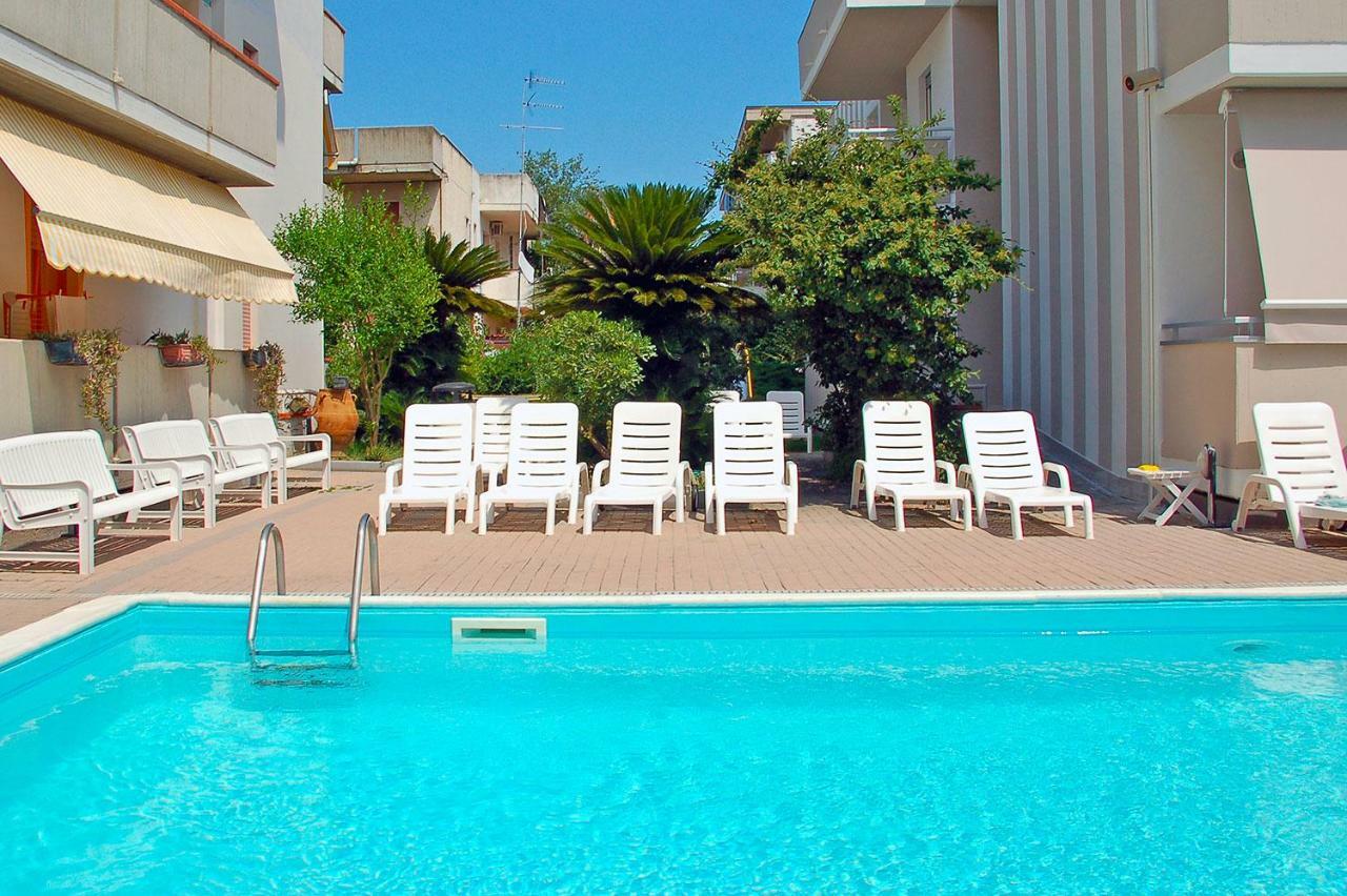 Holiday Club Residence Alba Adriatica Esterno foto