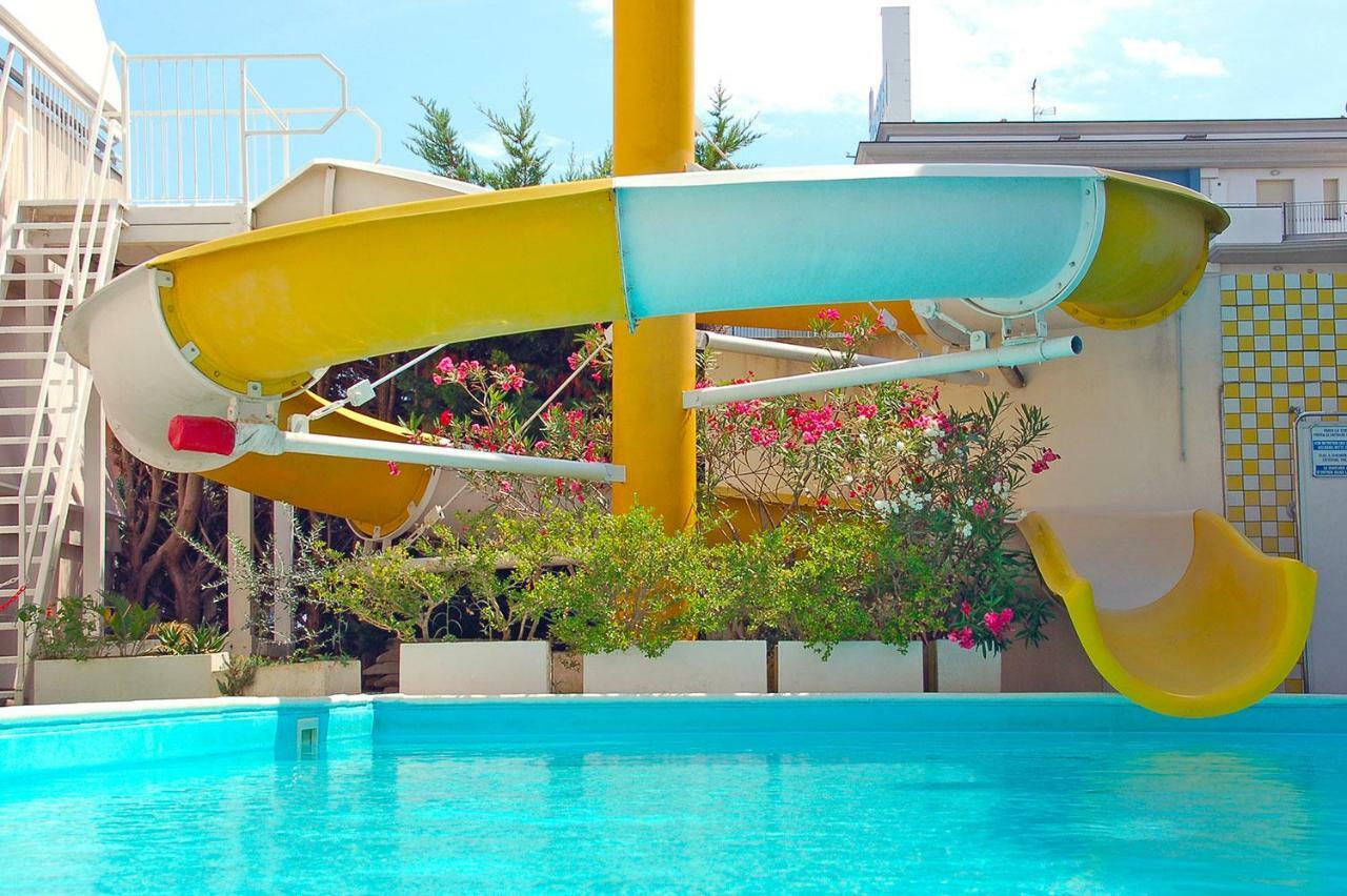 Holiday Club Residence Alba Adriatica Esterno foto